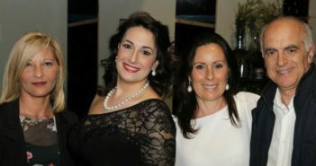 Divertimento, solidarietà e messaggi sociali importanti contro il gioco d’azzardo, il femminicidio e l’importanza della prevenzione oncologica nella serata dedicata all’avv. Licordari e all’imprenditore Pisani
