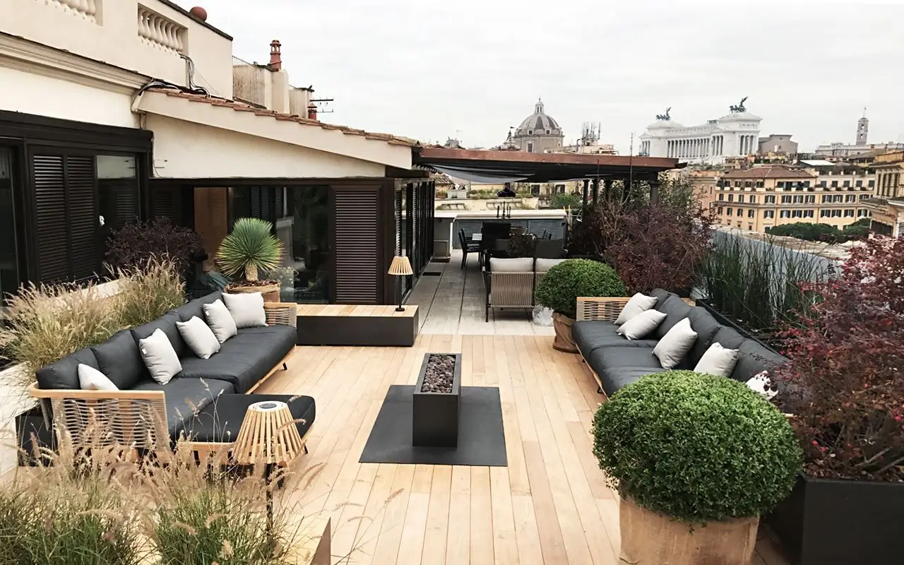 Tre idee economiche per coprire il terrazzo che funzionano davvero