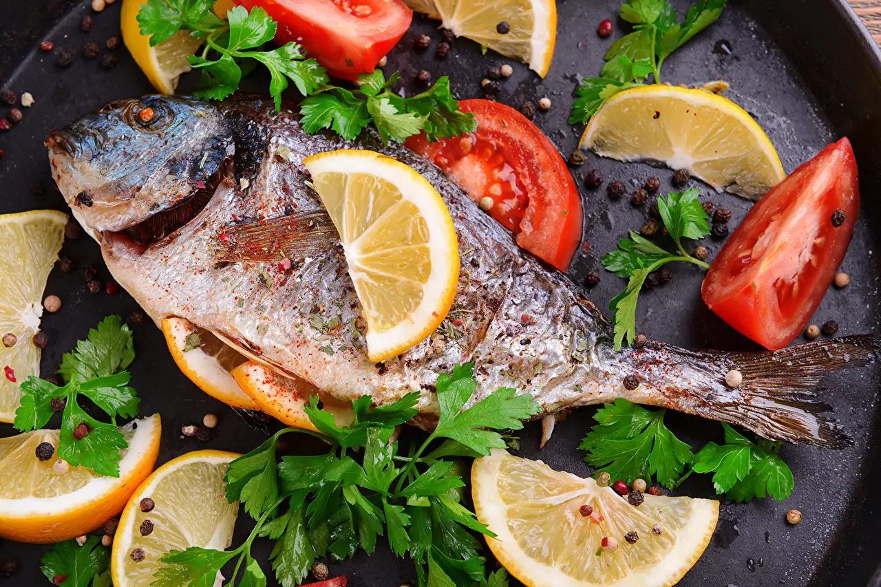 Hai mai provato il pesce arrosto senza puzza? La tecnica segreta per una cucina sempre profumata