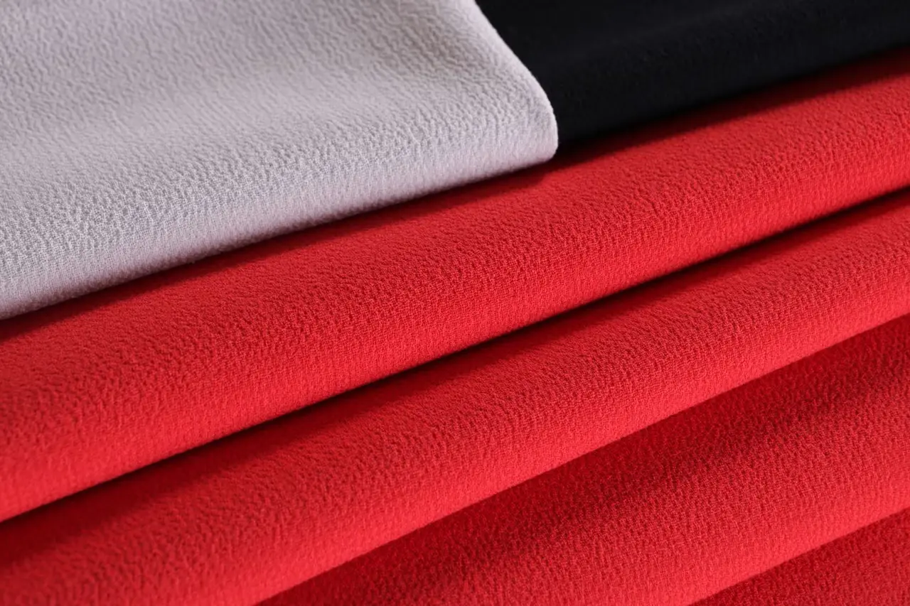 Hai del tessuto avanzato in casa? Ecco tre idee creative per riutilizzarlo