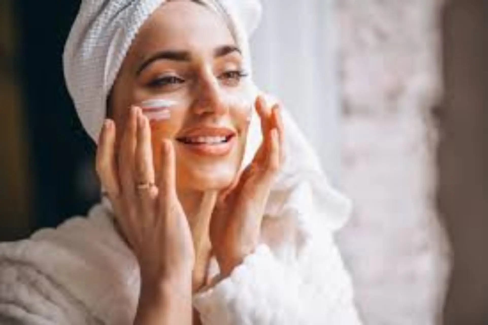 La tua pelle è sempre spenta e piena di imperfezioni? Ecco gli alimenti che devi eliminare subito