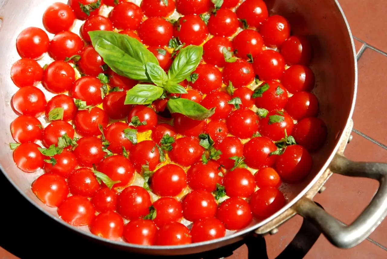 Non solo un modo di dire: ecco cos’è davvero il pomodoro al sole e se puoi mangiarlo