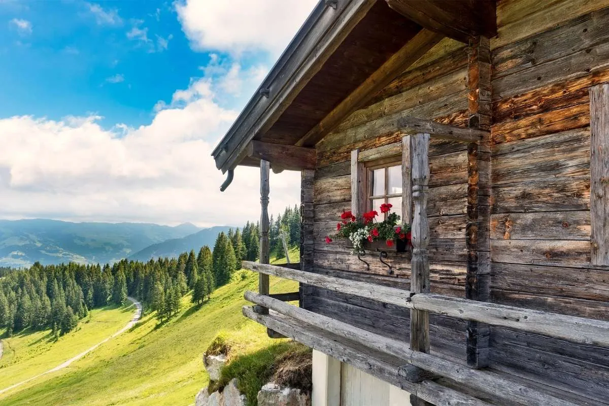 Vivere in montagna: come arredare una casa tra natura e comfort
